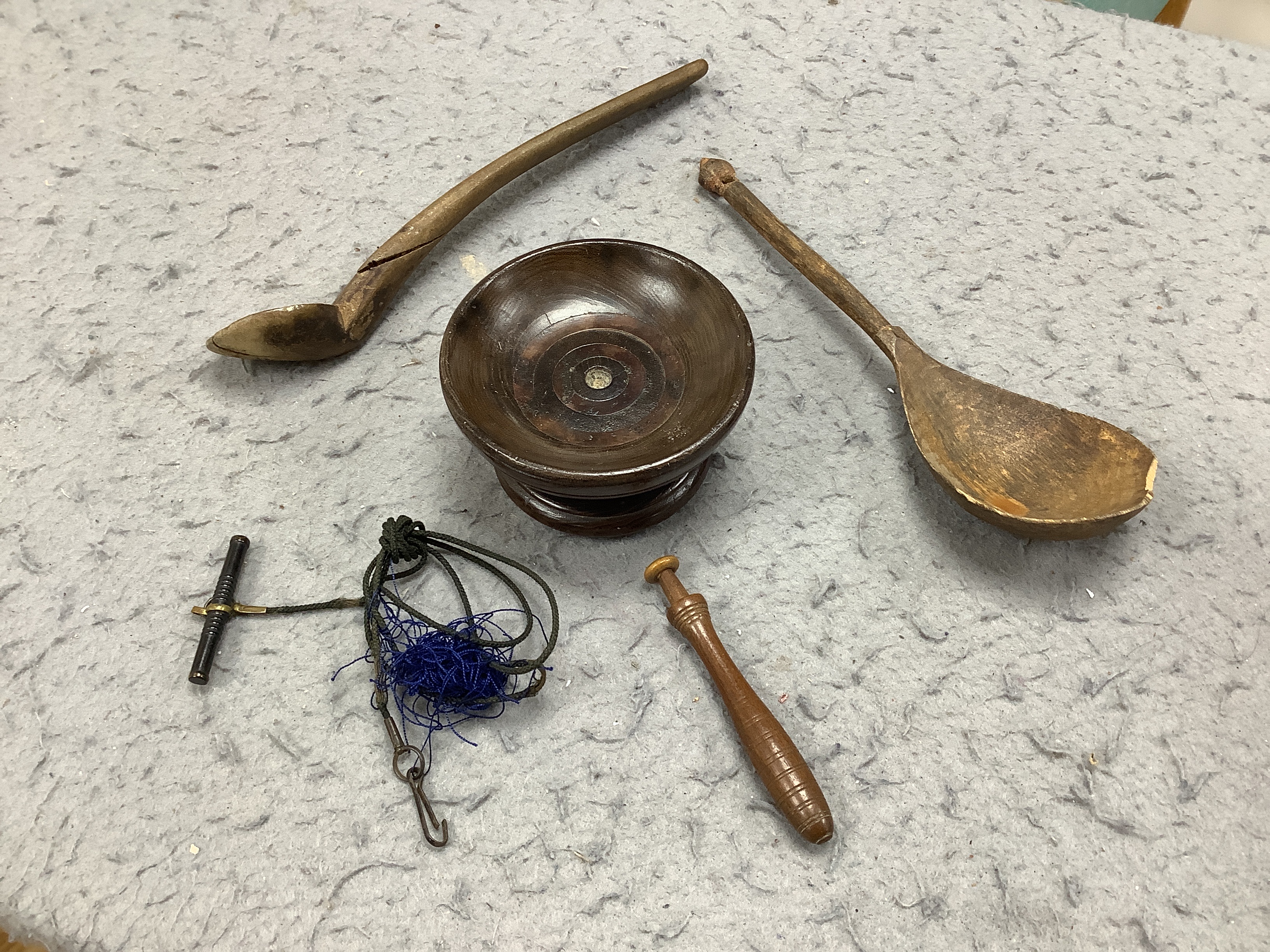A group of various treen